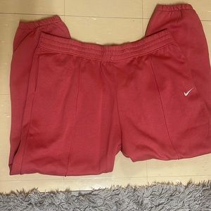 New with tags. Women’s Nike joggers, size XXL.